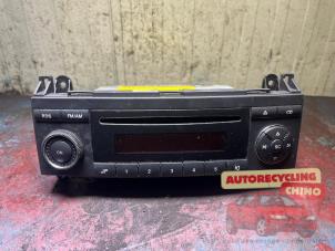 Begagnade Radio Mercedes B (W245) 1.5 B-150 16V Pris € 50,00 Marginaltabell erbjuds av Autorecycling Chino B.V.