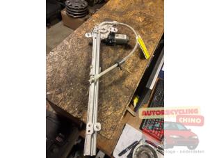 Begagnade Fönstermekanism för bakre dörr, 4-dörrars, höger Renault Laguna II Grandtour (KG) 1.8 16V Pris € 25,00 Marginaltabell erbjuds av Autorecycling Chino B.V.