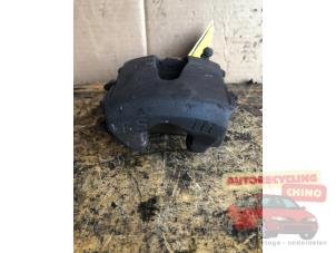 Używane Zacisk hamulcowy lewy przód Volkswagen Golf V (1K1) 1.6 FSI 16V Cena € 25,00 Procedura marży oferowane przez Autorecycling Chino B.V.