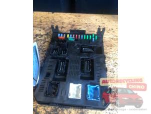 Gebruikte Zekeringkast Peugeot 307 (3A/C/D) 1.6 HDi 16V Prijs € 50,00 Margeregeling aangeboden door Autorecycling Chino B.V.