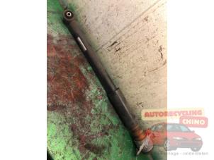 Używane Amortyzator lewy tyl Audi A1 Sportback (8XA/8XF) 1.4 TDI Ultra 12V Cena € 35,00 Procedura marży oferowane przez Autorecycling Chino B.V.