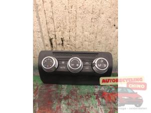 Używane Panel sterowania nagrzewnicy Audi A1 Sportback (8XA/8XF) 1.0 TFSI Ultra 12V Cena € 75,00 Procedura marży oferowane przez Autorecycling Chino B.V.