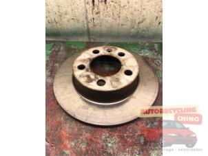 Używane Tarcza hamulcowa tyl Audi A1 Sportback (8XA/8XF) 1.0 TFSI Ultra 12V Cena € 20,00 Procedura marży oferowane przez Autorecycling Chino B.V.