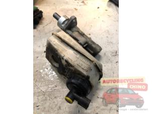 Gebruikte Hoofdremcilinder Renault Megane (BA) 1.6 16V Prijs € 25,00 Margeregeling aangeboden door Autorecycling Chino B.V.