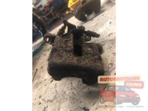 Używane Zacisk hamulcowy prawy tyl Volvo S40 (VS) 1.8 16V Cena € 40,00 Procedura marży oferowane przez Autorecycling Chino B.V.