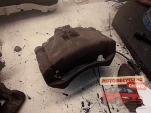 Begagnade Främre bromsok, vänster Cadillac Seville (K-body) 4.6 STS/North Star V8 32V Pris € 60,00 Marginaltabell erbjuds av Autorecycling Chino B.V.