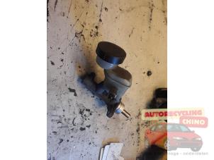 Używane Glówny cylinder hamulcowy Daihatsu Cuore (L251/271/276) 1.0 12V DVVT Cena € 25,00 Procedura marży oferowane przez Autorecycling Chino B.V.