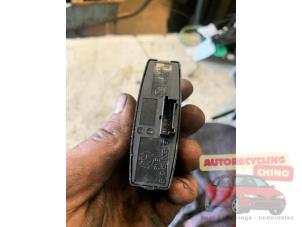 Begagnade Nödbelysningsbrytare BMW 1 serie (E87/87N) 120i 16V Pris € 15,00 Marginaltabell erbjuds av Autorecycling Chino B.V.