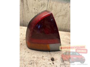 Używane Tylne swiatlo pozycyjne lewe Mitsubishi Carisma 1.6i 16V Cena € 25,00 Procedura marży oferowane przez Autorecycling Chino B.V.