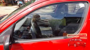 Gebruikte Portierruit 4Deurs links-voor Daihatsu YRV (M2) 1.3 16V DVVT Prijs € 50,00 Margeregeling aangeboden door Autorecycling Chino B.V.