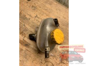 Begagnade Expansionskärl Opel Agila (A) 1.2 16V Pris € 20,00 Marginaltabell erbjuds av Autorecycling Chino B.V.