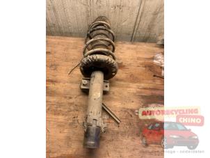 Używane Amortyzator wstrzasów lewy przód Audi A1 Sportback (8XA/8XF) 1.4 TDI Ultra 12V Cena € 65,00 Procedura marży oferowane przez Autorecycling Chino B.V.