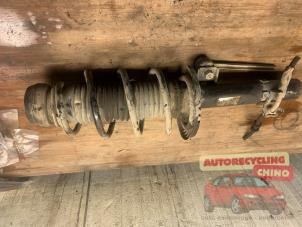 Używane Amortyzator wstrzasów prawy przód Audi A1 Sportback (8XA/8XF) 1.4 TDI Ultra 12V Cena € 65,00 Procedura marży oferowane przez Autorecycling Chino B.V.