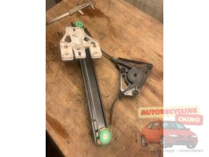 Używane Mechanizm szyby lewej tylnej wersja 4-drzwiowa Audi A1 Sportback (8XA/8XF) 1.4 TDI Ultra 12V Cena € 30,00 Procedura marży oferowane przez Autorecycling Chino B.V.