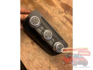 Używane Panel sterowania nagrzewnicy Audi A1 Sportback (8XA/8XF) 1.4 TDI Ultra 12V Cena € 75,00 Procedura marży oferowane przez Autorecycling Chino B.V.