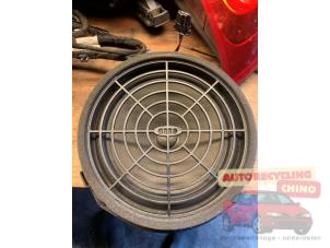 Używane Glosnik Audi A1 Sportback (8XA/8XF) 1.4 TDI Ultra 12V Cena € 20,00 Procedura marży oferowane przez Autorecycling Chino B.V.