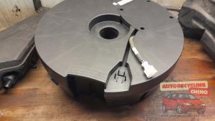 Używane Subwoofer Audi Q5 (8RB) 2.0 TFSI 16V Quattro Cena € 50,00 Procedura marży oferowane przez Autorecycling Chino B.V.