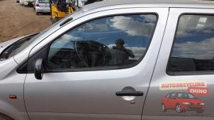 Gebruikte Portierruit 4Deurs links-voor Daihatsu YRV (M2) 1.0 12V DVVT STi Prijs € 50,00 Margeregeling aangeboden door Autorecycling Chino B.V.