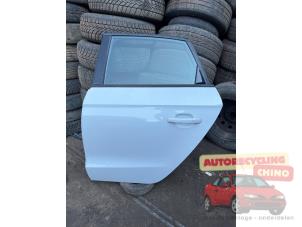 Używane Drzwi lewe tylne wersja 4-drzwiowa Audi A1 Sportback (8XA/8XF) 1.0 TFSI Ultra 12V Cena € 350,00 Procedura marży oferowane przez Autorecycling Chino B.V.