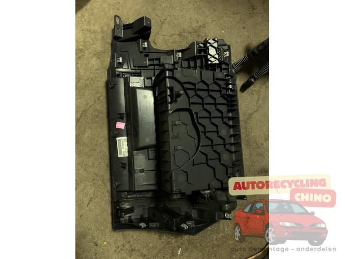 Handskfack från en Volkswagen Up! (121) 1.0 12V 60 2013