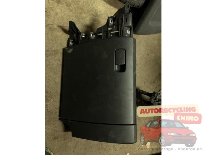 Handskfack från en Volkswagen Up! (121) 1.0 12V 60 2013