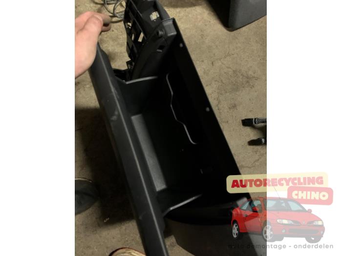 Handskfack från en Volkswagen Up! (121) 1.0 12V 60 2013