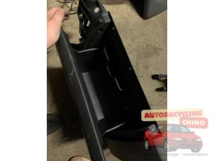 Begagnade Handskfack Volkswagen Up! (121) 1.0 12V 60 Pris € 30,00 Marginaltabell erbjuds av Autorecycling Chino B.V.