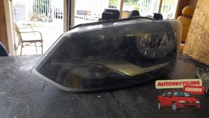 Gebruikte Koplamp links Volkswagen Polo V (6R) 1.4 16V Prijs € 75,00 Margeregeling aangeboden door Autorecycling Chino B.V.