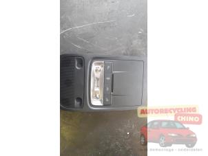 Używane Oswietlenie wewnetrzne przód Audi A1 Sportback (8XA/8XF) 1.6 TDI 16V Cena € 40,00 Procedura marży oferowane przez Autorecycling Chino B.V.