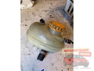 Begagnade Expansionskärl Opel Agila (A) 1.2 16V Twin Port Pris € 20,00 Marginaltabell erbjuds av Autorecycling Chino B.V.