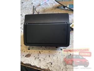 Używane Wyswietlacz jednostki multimedialnej Audi A1 (8X1/8XK) 1.2 TFSI Cena € 200,00 Procedura marży oferowane przez Autorecycling Chino B.V.