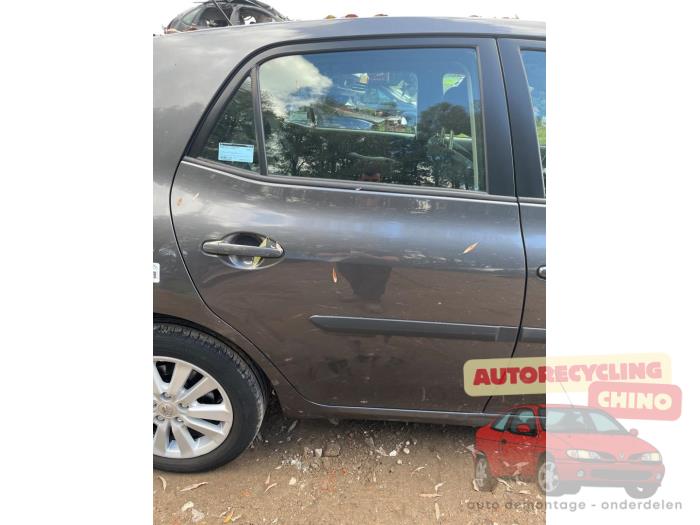 Portier 4Deurs rechts-achter van een Toyota Auris (E15) 2.0 D-4D-F 16V 2009