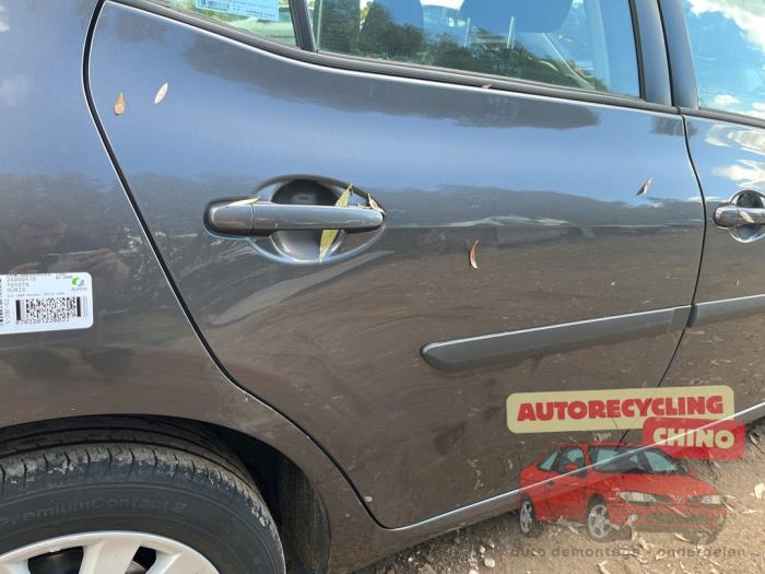 Portier 4Deurs rechts-achter van een Toyota Auris (E15) 2.0 D-4D-F 16V 2009