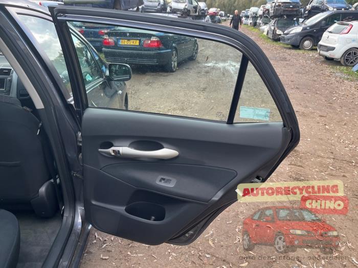 Portier 4Deurs rechts-achter van een Toyota Auris (E15) 2.0 D-4D-F 16V 2009