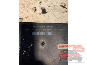 Gebruikte Sam module Volkswagen Golf IV (1J1) 1.6 16V Prijs € 35,00 Margeregeling aangeboden door Autorecycling Chino B.V.