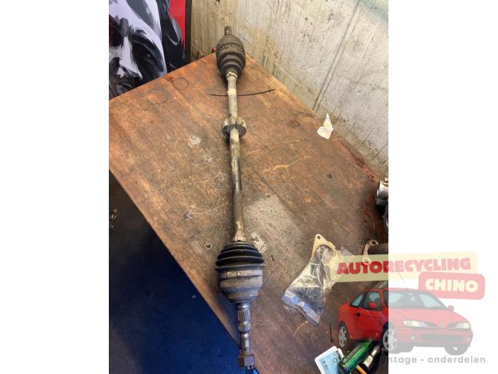 Drivaxel, höger fram från en Opel Zafira (F75) 1.8 16V 2004