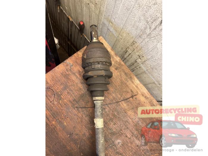 Drivaxel, höger fram från en Opel Zafira (F75) 1.8 16V 2004