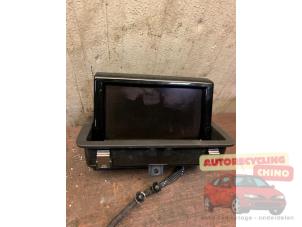 Używane Wyswietlacz jednostki multimedialnej Audi A1 Cena € 175,00 Procedura marży oferowane przez Autorecycling Chino B.V.
