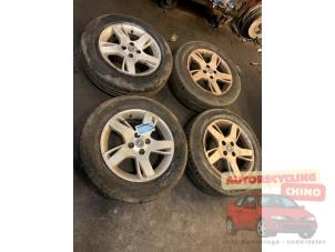 Używane Zestaw felg sportowych + opony Fiat Doblo (223A/119) 1.4 Cena € 300,00 Procedura marży oferowane przez Autorecycling Chino B.V.