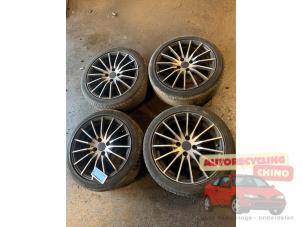 Używane Zestaw felg sportowych + opony Peugeot 107 1.0 12V Cena € 250,00 Procedura marży oferowane przez Autorecycling Chino B.V.