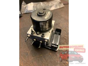 Begagnade ABS-pump Volkswagen Golf Plus (5M1/1KP) 1.4 16V Pris € 50,00 Marginaltabell erbjuds av Autorecycling Chino B.V.