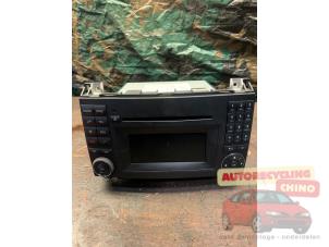 Begagnade Radio Mercedes B (W245) 1.5 B-150 16V Pris € 75,00 Marginaltabell erbjuds av Autorecycling Chino B.V.