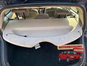 Używane Pólka tylna Renault Megane II (BM/CM) 1.6 16V Autom. Cena € 50,00 Procedura marży oferowane przez Autorecycling Chino B.V.