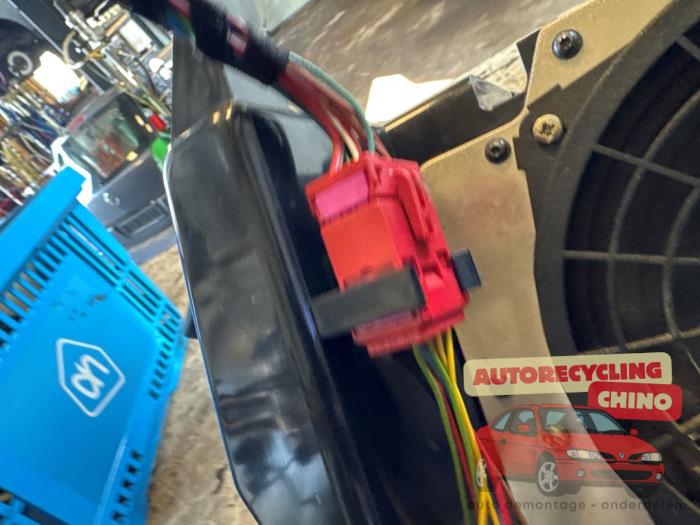 Subwoofer z Audi A3 (8L1) 1.6 1998