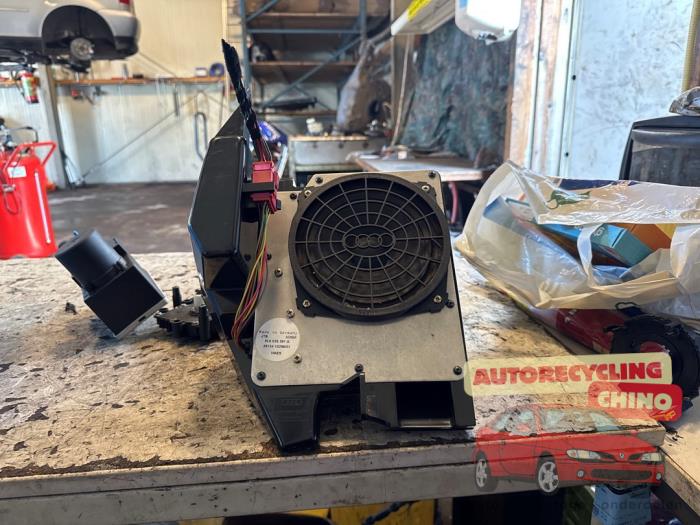 Subwoofer z Audi A3 (8L1) 1.6 1998