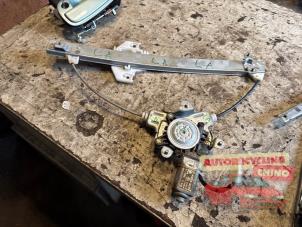 Begagnade Fönstermekanism för bakre dörr, 4-dörrars, vänster Hyundai Matrix 1.6 16V Pris € 45,00 Marginaltabell erbjuds av Autorecycling Chino B.V.