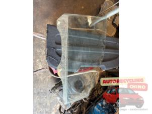 Begagnade Dörrfönster, 4-dörrars, höger fram Hyundai Matrix 1.6 16V Pris € 40,00 Marginaltabell erbjuds av Autorecycling Chino B.V.