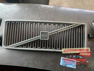 Begagnade Grill Volvo 740 Estate 2.0 Pris € 30,00 Marginaltabell erbjuds av Autorecycling Chino B.V.