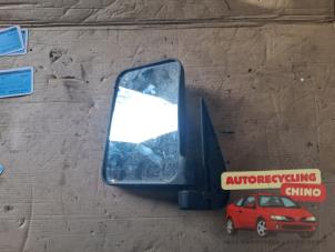 Gebruikte Spiegel Buiten links Piaggio Porter Electric-Power Prijs € 50,00 Margeregeling aangeboden door Autorecycling Chino B.V.