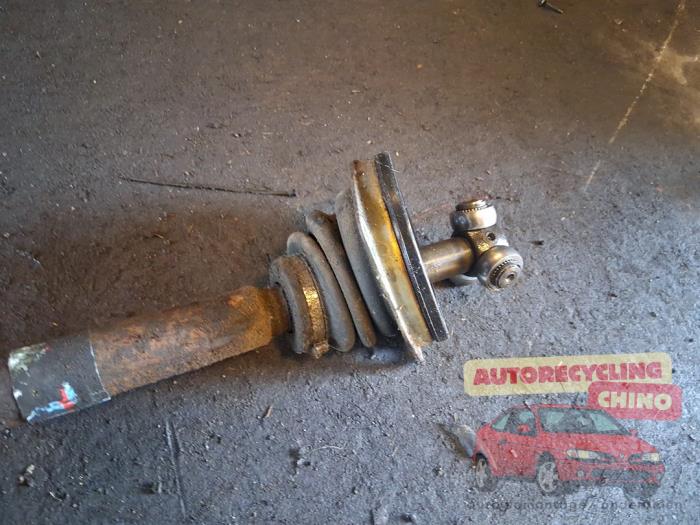 Drivaxel, vänster fram från en Renault Express/Rapid/Extra 1.1 1987